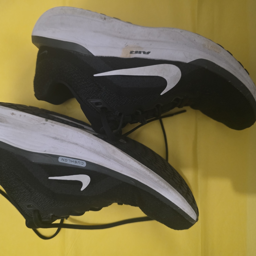 Nike Black and White Running Shoes